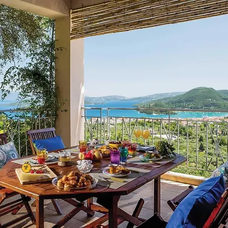 Villa Rachi Sleeps 6 Air Con Wifi Nydri (Lefkada)